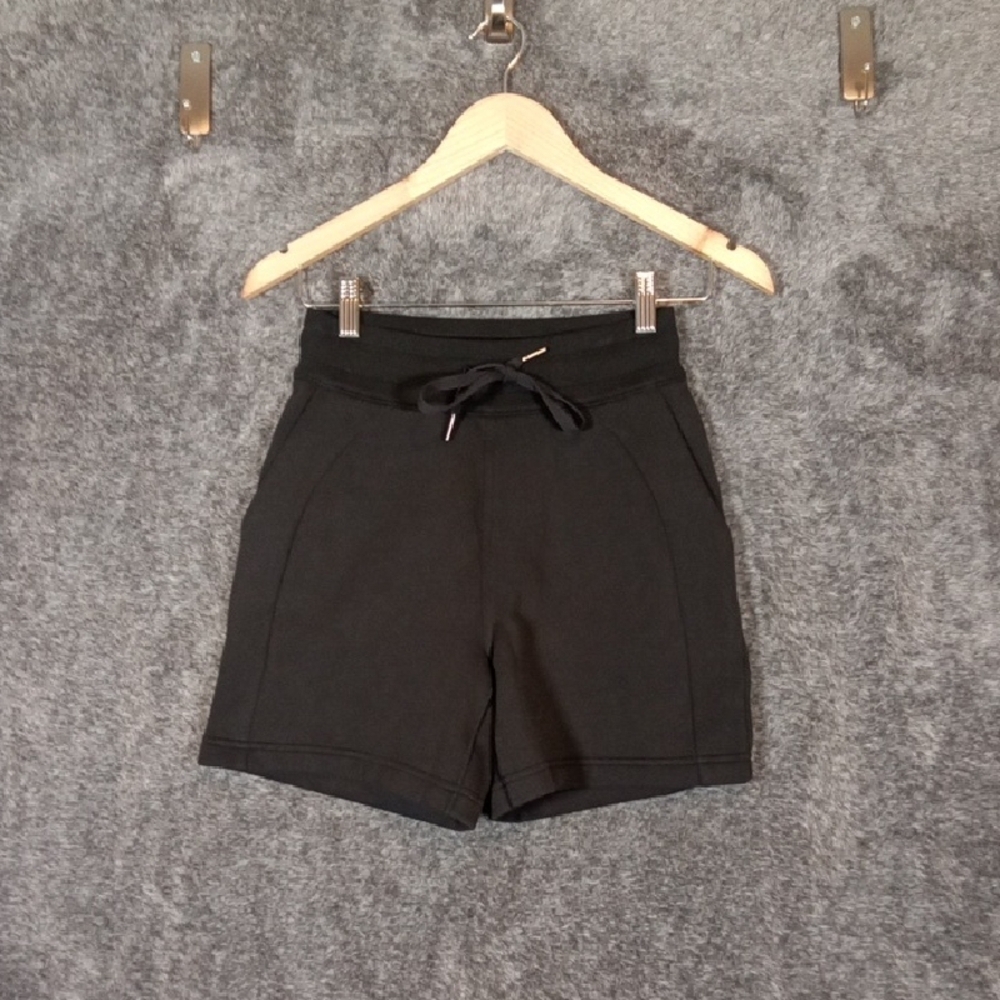 Lululemon Athletica Scuba High Rise Womens Short Relaxed Fit Size 2 - Picture 1 of 9